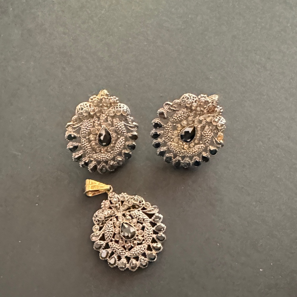 Black and Silver Oval Filigree Pendant & Earrings Set